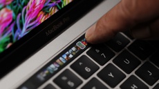 Touch Bar перестанет быть эксклюзивной фишкой MacBook Pro