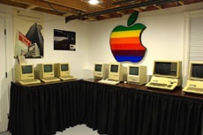 Американский школьник собрал коллекцию из 250 продуктов Apple