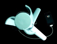 Портативная турбина подзаряжает мобильные устройства энергией ветра