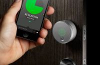 «Умный» замок позволит открывать дверь с помощью мобильного телефона