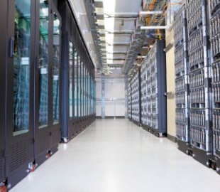 В Intel уверены, что на каждые 400 смартфонов нужен один сервер