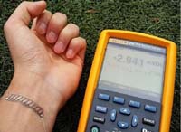 Электронная лента заряжает аккумулятор смартфона теплом человеческого тела