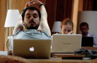 При оценке человека в соцсетях фотографии важнее, чем подписи к ним