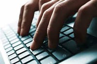 В ЕС обеспокоены оскорбительным поведением молодых парней в соцсетях