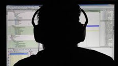 Путин поручил ФСБ получить доступ ко всем интернет-мессенджерам