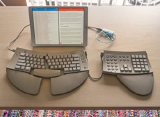 Apple Adjustable Keyboard 1993 года выпуска подключили к iPad