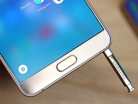 Застрявший в Samsung Galaxy Note 5 стилус можно легко достать