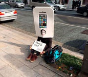 Японец занял очередь за неанонсированным iPhone 6