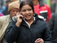 Разговаривай по мобильному через гарнитуру и стоя на месте