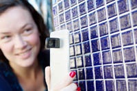 Новая линза для смартфонов даёт возможность подглядывать