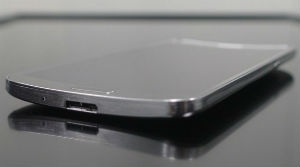 Распространение изогнутых смартфонов возможно лишь через несколько лет