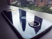 Moto Z Play с контактами для Moto Mods засветился на живых фотографиях