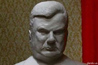 В Интернете продают бюст Януковича за 9999 грн