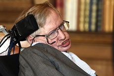 Мошенники заманивали клиентов фейковым изобретением Хокинга против бедности