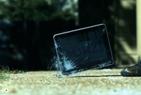 Новый пластик отучит телефоны бояться ударов