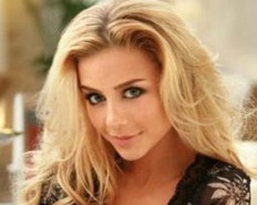 В интернет попали уникальные детские снимки Тины Кароль