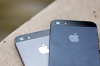 Сравнение графитового iPhone 5S и черного iPhone 5