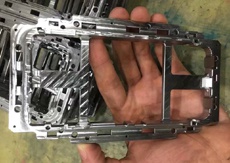 В сеть утекли фотографии металлической рамки шасси iPhone 8