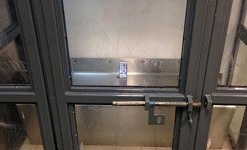 Полицейский посадил iPhone за решетку