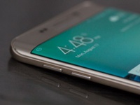 Samsung демонстрирует процесс сборки Galaxy S6 Edge+