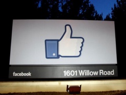 Facebook наживается на фальшивых «Like»