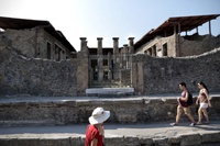 Подросток попытался похитить кусок руин Помпеи ради нового iPhone