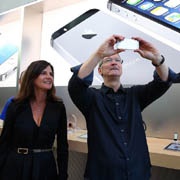 Apple активно ищет замену Кэти Коттон