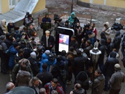 В Петербурге снесли памятник айфону после признания Тима Кука