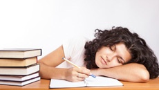 Чем дольше включен экран смартфона — тем хуже сон?