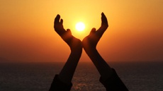 Испанке запретили продавать Солнце на eBay