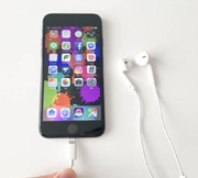 Apple пообещала решить проблему с Lightning-наушниками EarPods в ближайшем программном обновлении