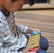 Японец превратил картонную консоль своего сына в настоящую