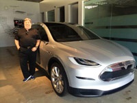 Стив Возняк променял электромобиль Apple на Cadillac