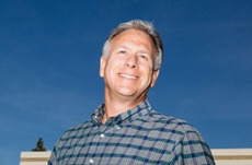 Фил Шиллер: голосовым помощникам для успеха нужен экран