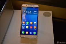 Смартфон Platinum Dayton с двумя ОС и двумя 13-Мп тыльными камерами