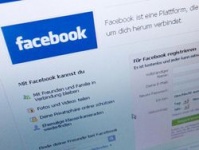 Yahoo! сплелся с Facebook