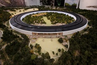 Очередные полеты над кампусом Apple