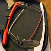 Google стал рассылать нерабочие версии очков Glass для примерки