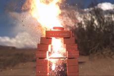 iPhone 6 Plus уничтожили с помощью термитной смеси