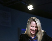 Yahoo! отчиталась по итогам года, Майер пока успешна