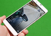 Начались мировые продажи китайского смартфона с двойной камерой