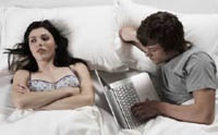 Люди променяли занятия любовью на планшеты и ноутбуки