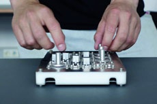 iPad превратили в диджейский пульт с настоящими ручками и слайдерами