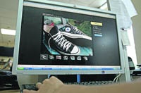 Из-за аферистов украинец потратил 300 тыс. грн на смс-ки