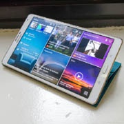 Samsung продолжает высмеивать Apple в своей рекламе