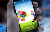 Samsung рекомендует недовольным покупателям Galaxy S IV приобрести карту памяти