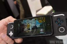 На CES 2013 показали игровую насадку для iPhone