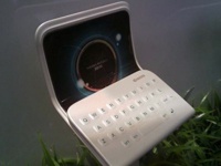 Kyocera разрабатывает экраны с обратной тактильной связью