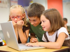 Датские школы начнут следить за учениками в интернете