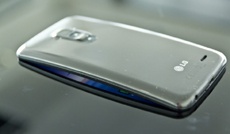 LG выпустит еще один изогнутый смартфон